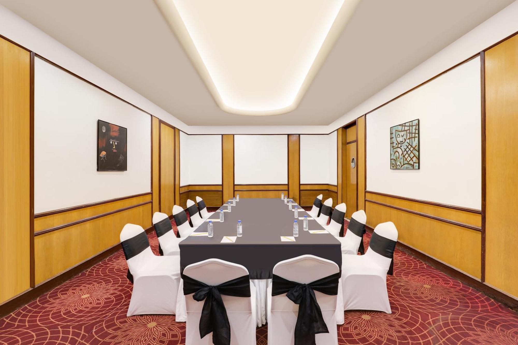 Lemon Tree Hotel, Indore Exterior photo